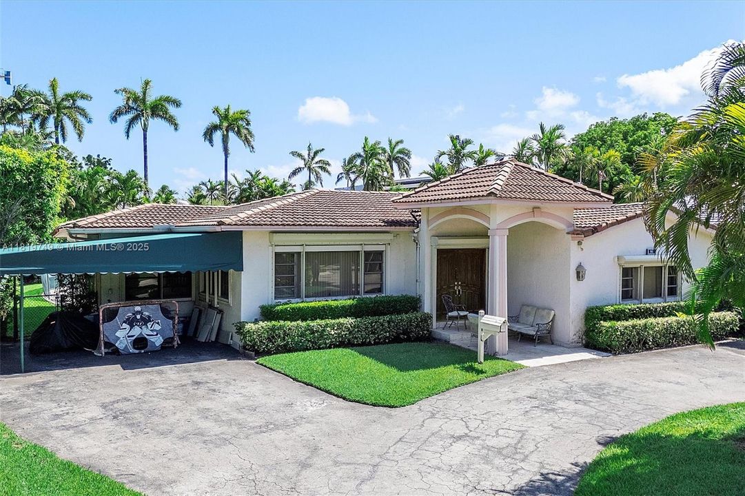 待售: $5,750,000 (3 贝兹, 5 浴室, 2688 平方英尺)