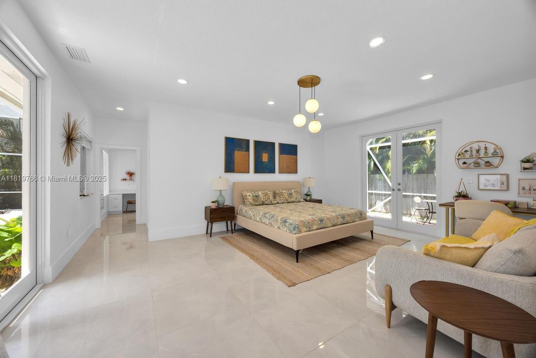 Recently Sold: $2,099,000 (5 beds, 4 baths, 3426 Square Feet)