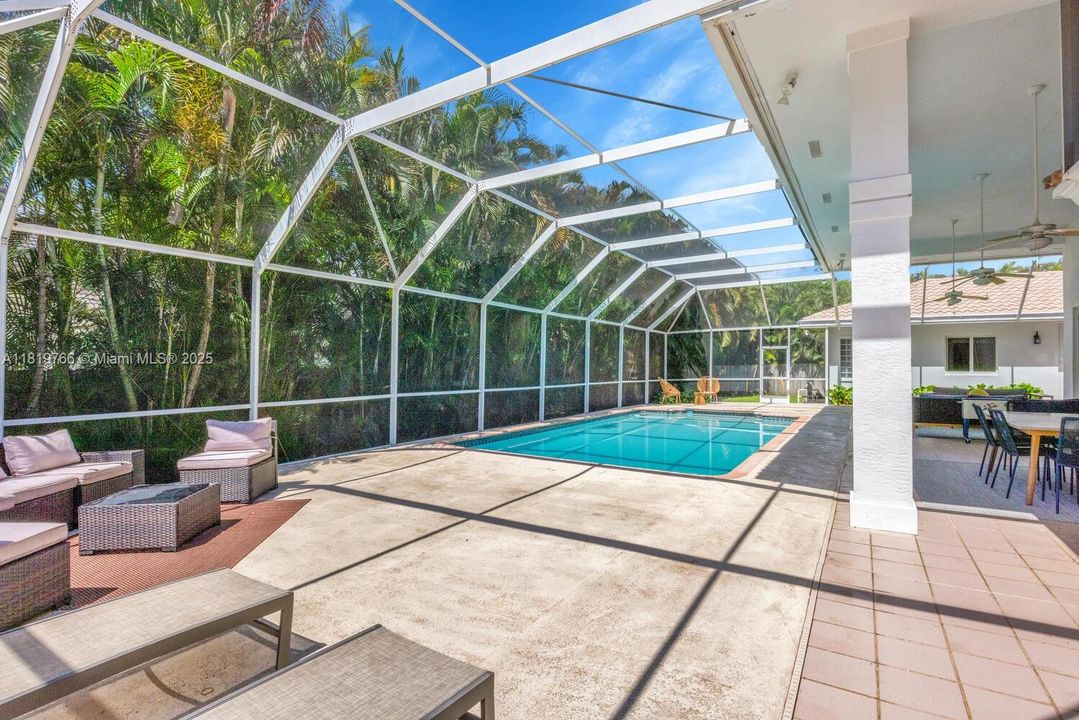 Recently Sold: $2,099,000 (5 beds, 4 baths, 3426 Square Feet)