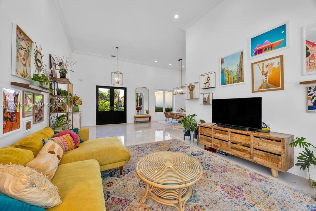 Recently Sold: $2,099,000 (5 beds, 4 baths, 3426 Square Feet)