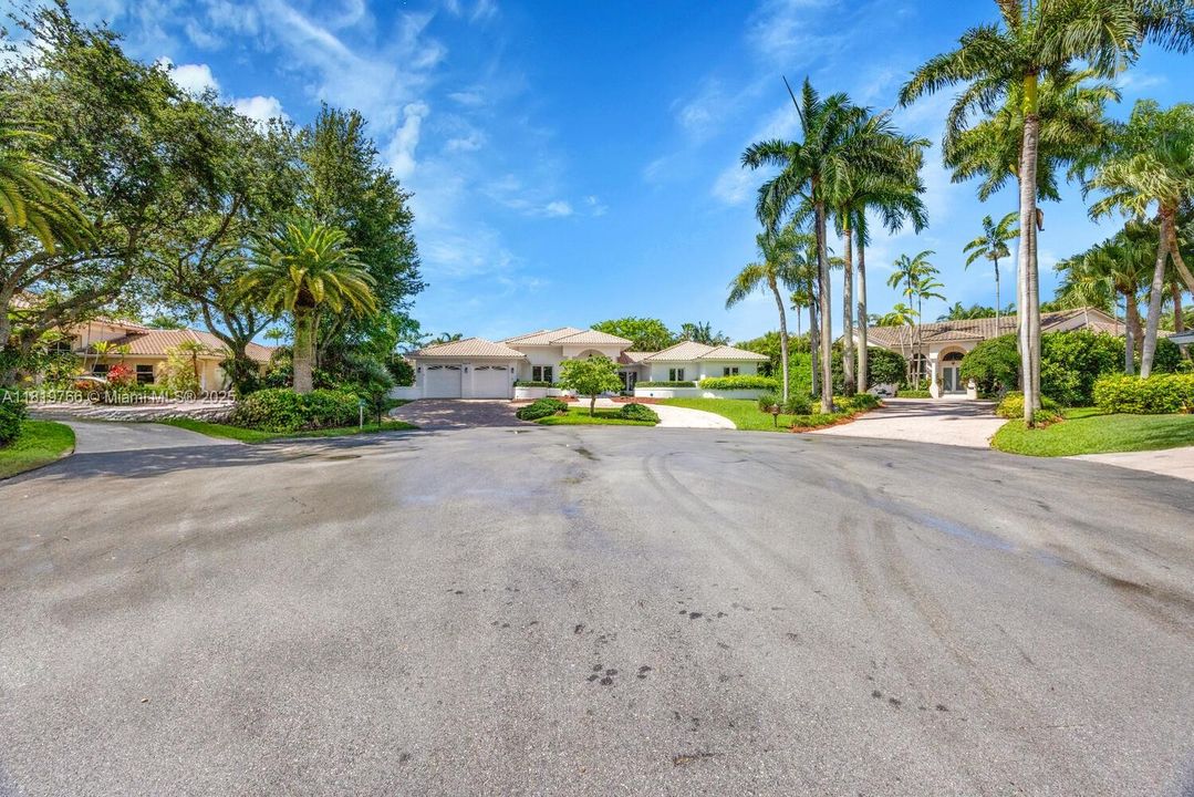 Recently Sold: $2,099,000 (5 beds, 4 baths, 3426 Square Feet)