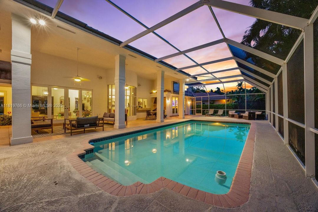 Recently Sold: $2,099,000 (5 beds, 4 baths, 3426 Square Feet)