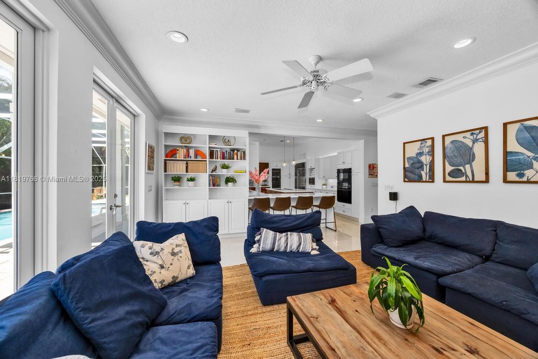 Recently Sold: $2,099,000 (5 beds, 4 baths, 3426 Square Feet)