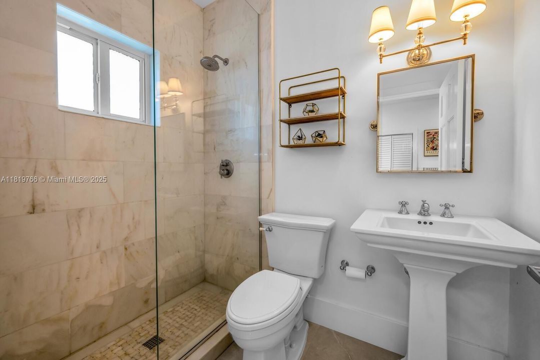 5th Bedroom en suite Bathroom