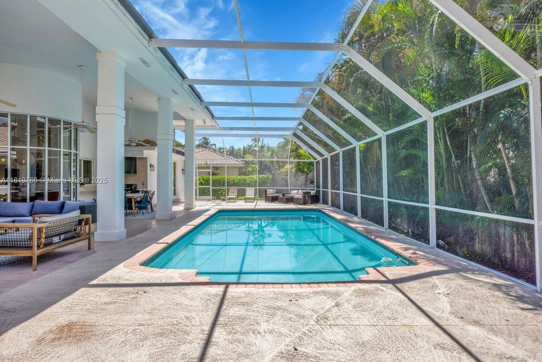 Recently Sold: $2,099,000 (5 beds, 4 baths, 3426 Square Feet)