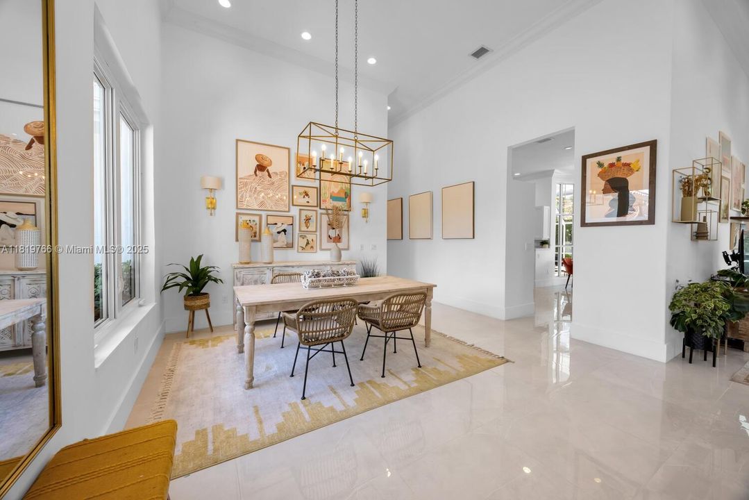 Recently Sold: $2,099,000 (5 beds, 4 baths, 3426 Square Feet)