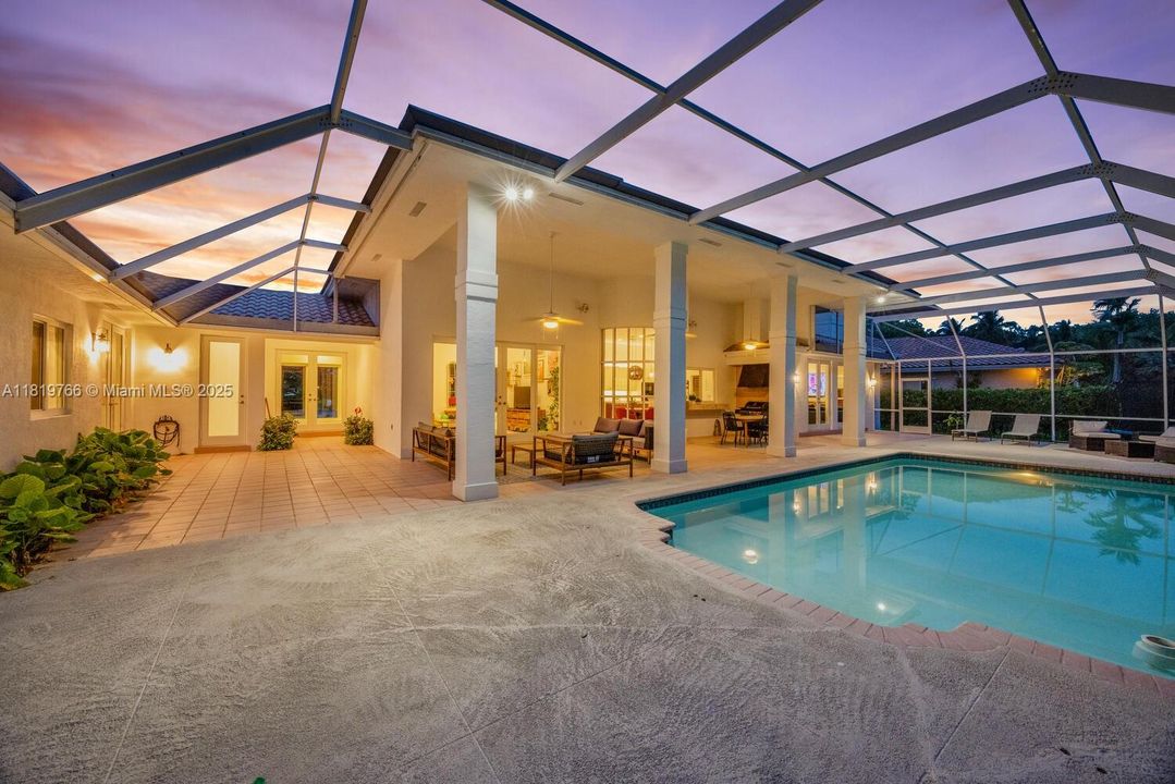 Recently Sold: $2,099,000 (5 beds, 4 baths, 3426 Square Feet)