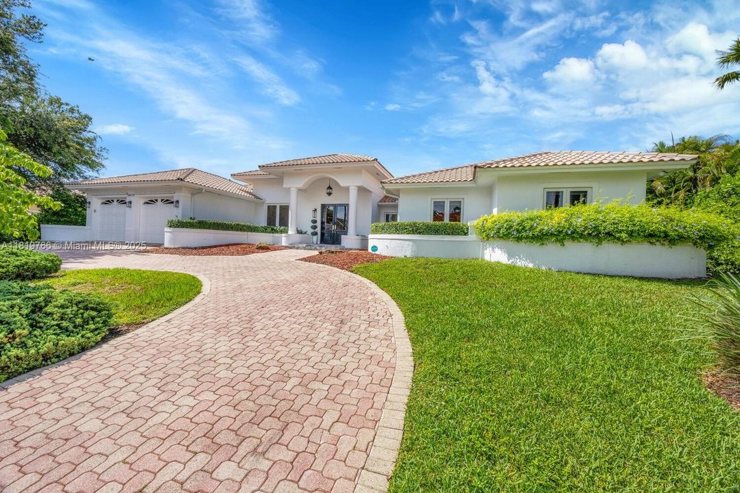 Recently Sold: $2,099,000 (5 beds, 4 baths, 3426 Square Feet)