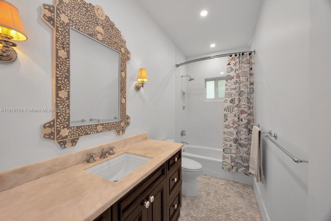 Recently Sold: $2,099,000 (5 beds, 4 baths, 3426 Square Feet)