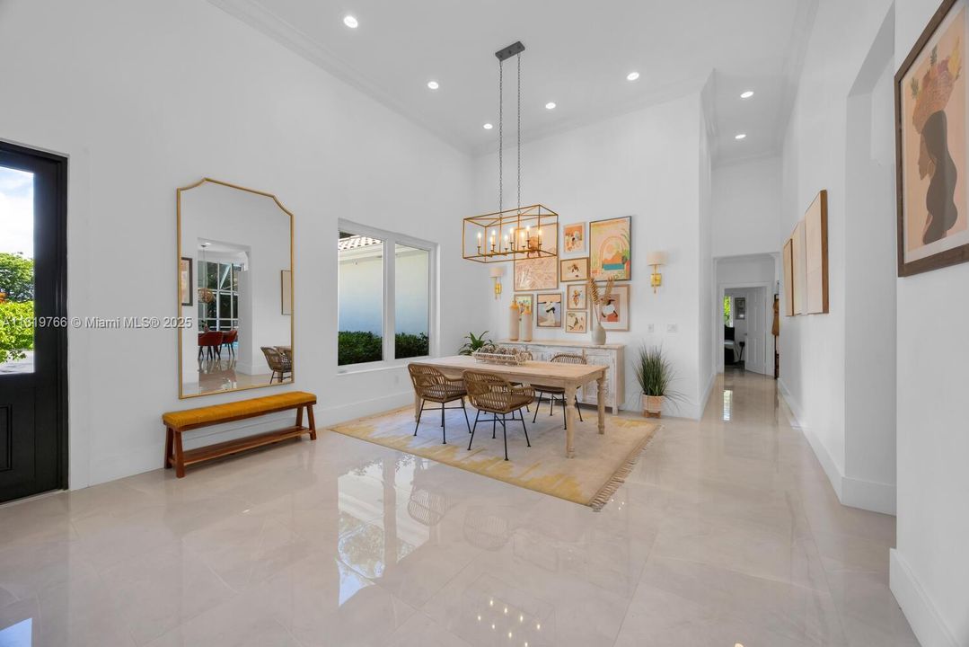 Recently Sold: $2,099,000 (5 beds, 4 baths, 3426 Square Feet)