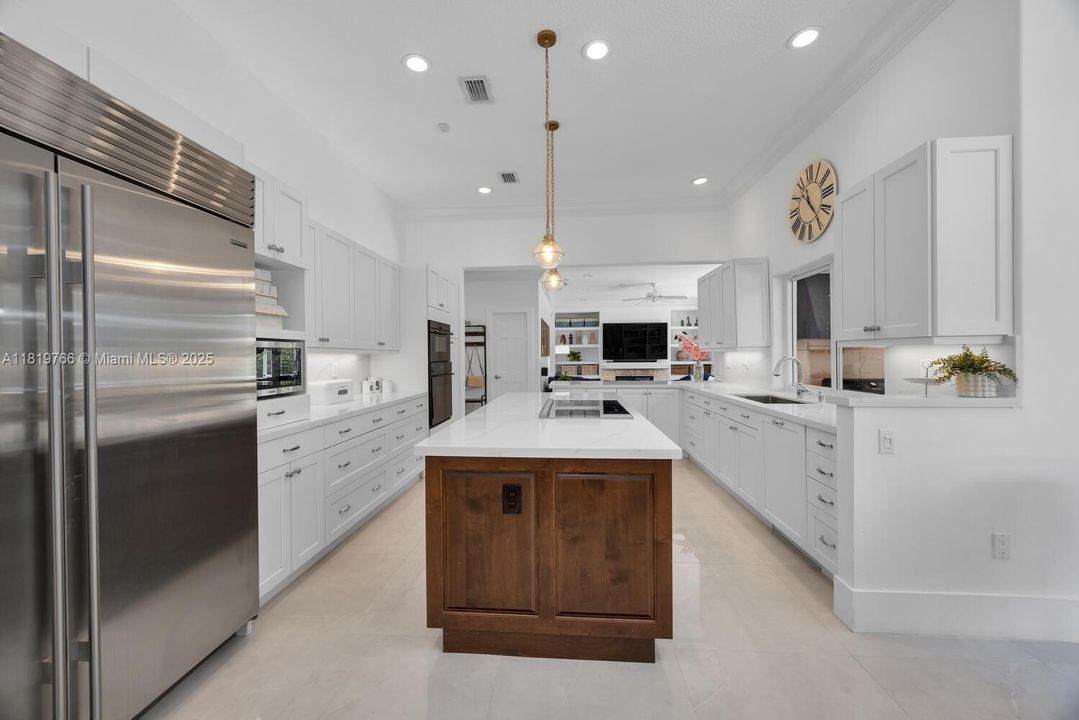 Recently Sold: $2,099,000 (5 beds, 4 baths, 3426 Square Feet)