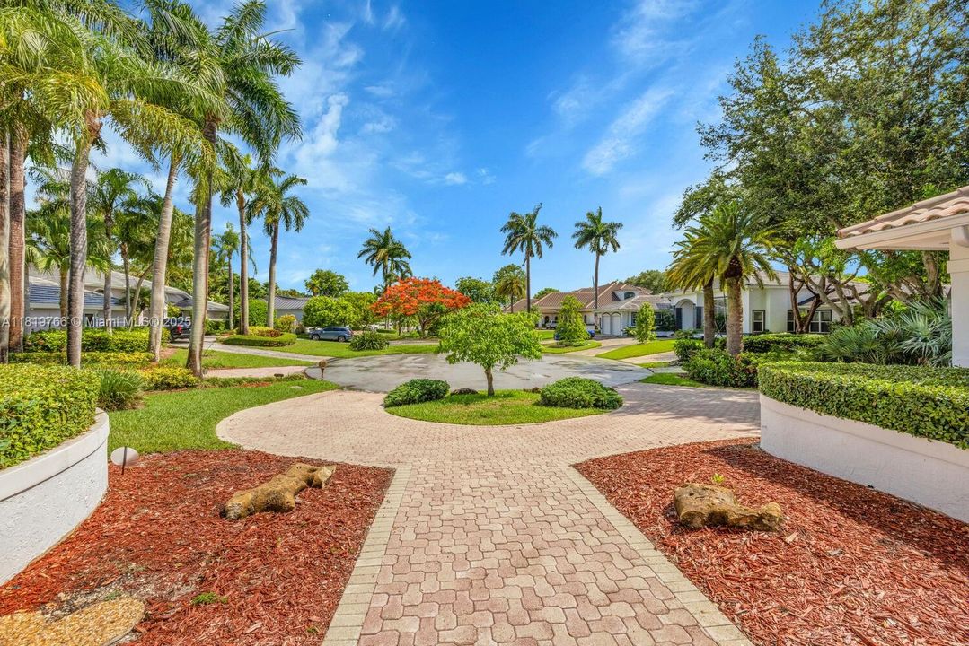 Recently Sold: $2,099,000 (5 beds, 4 baths, 3426 Square Feet)
