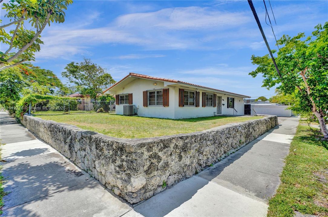 Vendido Recientemente: $649,995 (3 camas, 2 baños, 1413 Pies cuadrados)