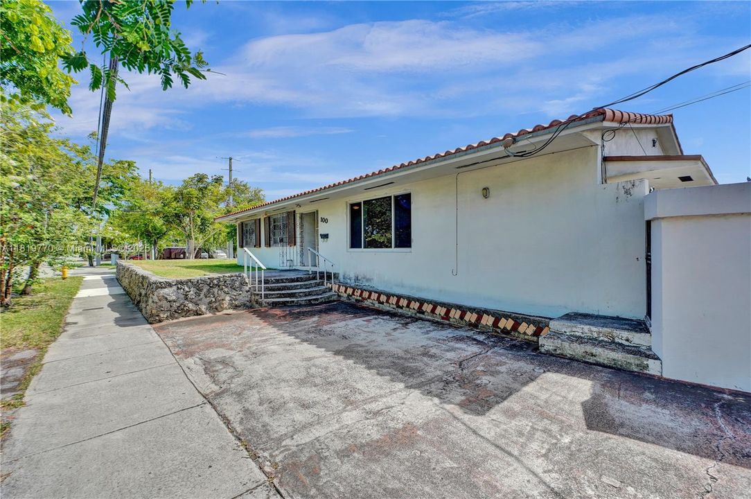 Vendido Recientemente: $649,995 (3 camas, 2 baños, 1413 Pies cuadrados)