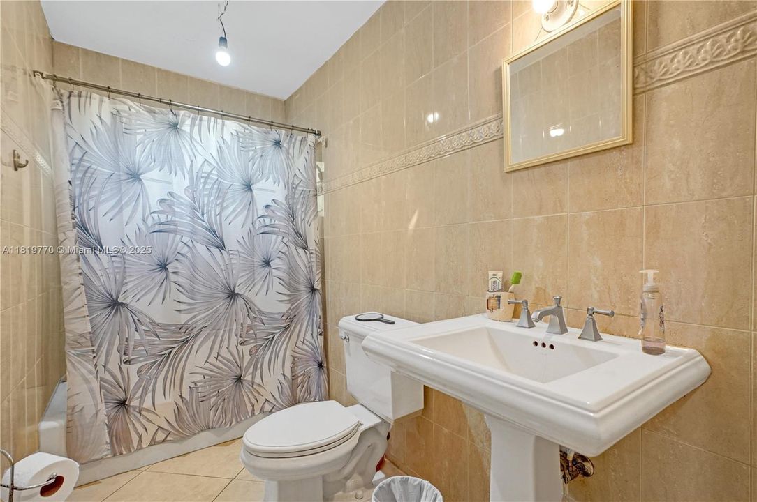 Vendido Recientemente: $649,995 (3 camas, 2 baños, 1413 Pies cuadrados)