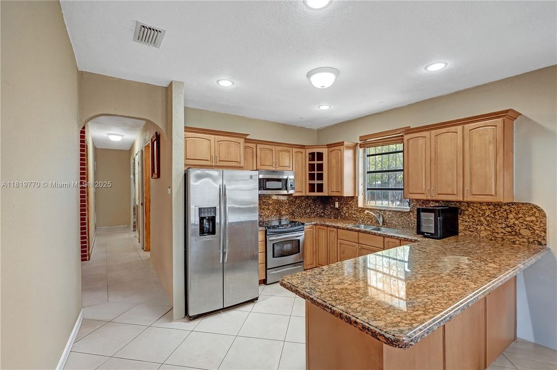 Vendido Recientemente: $649,995 (3 camas, 2 baños, 1413 Pies cuadrados)