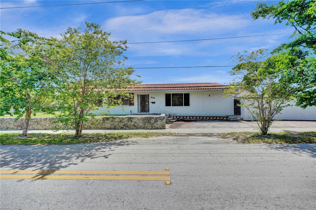 Vendido Recientemente: $649,995 (3 camas, 2 baños, 1413 Pies cuadrados)