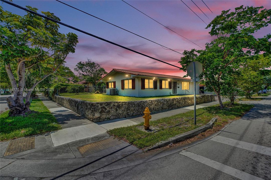 Vendido Recientemente: $649,995 (3 camas, 2 baños, 1413 Pies cuadrados)