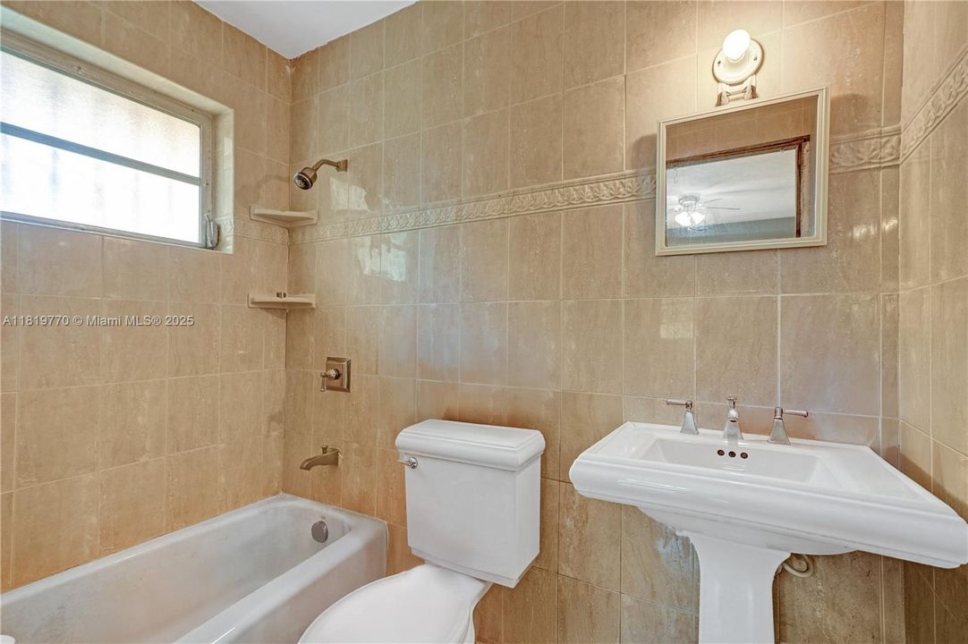 Vendido Recientemente: $649,995 (3 camas, 2 baños, 1413 Pies cuadrados)