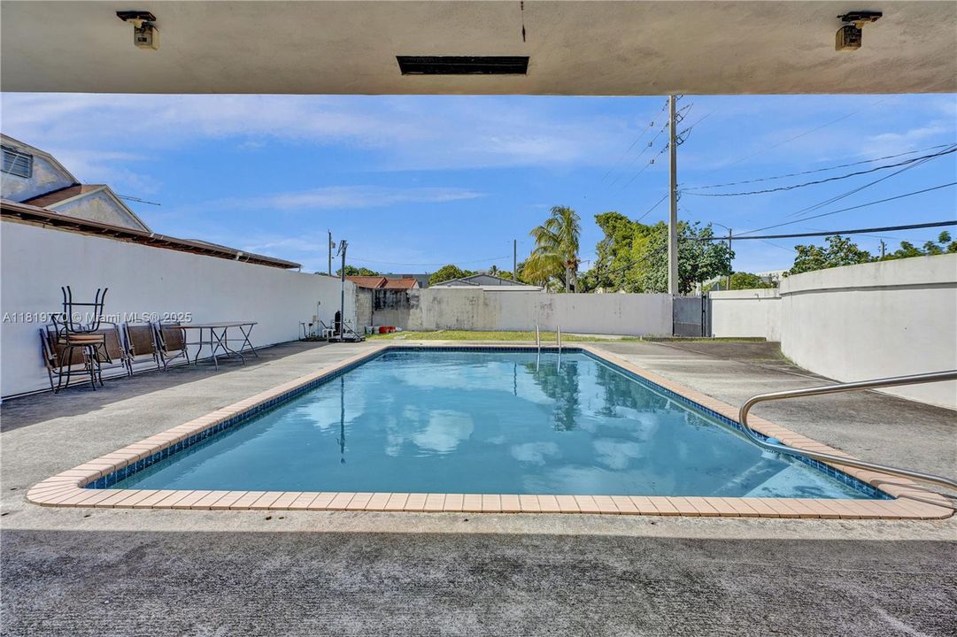 Vendido Recientemente: $649,995 (3 camas, 2 baños, 1413 Pies cuadrados)