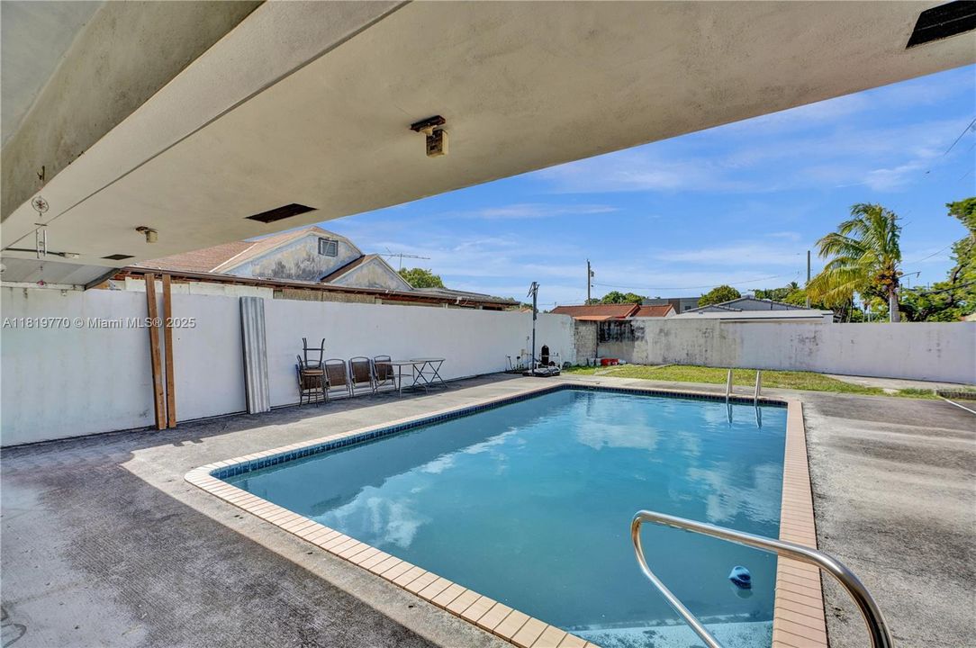 Vendido Recientemente: $649,995 (3 camas, 2 baños, 1413 Pies cuadrados)