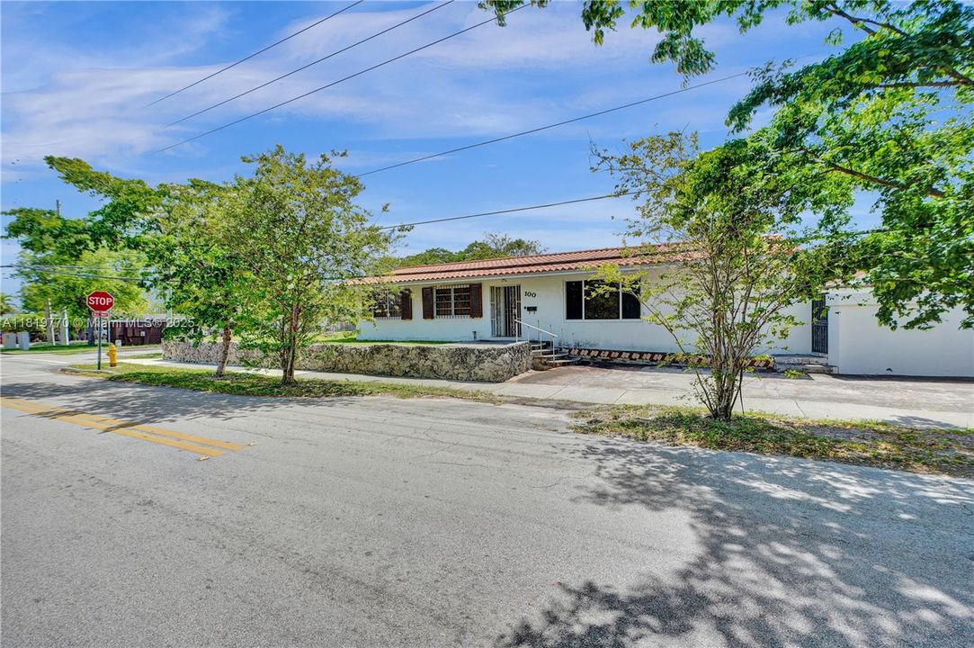 Vendido Recientemente: $649,995 (3 camas, 2 baños, 1413 Pies cuadrados)