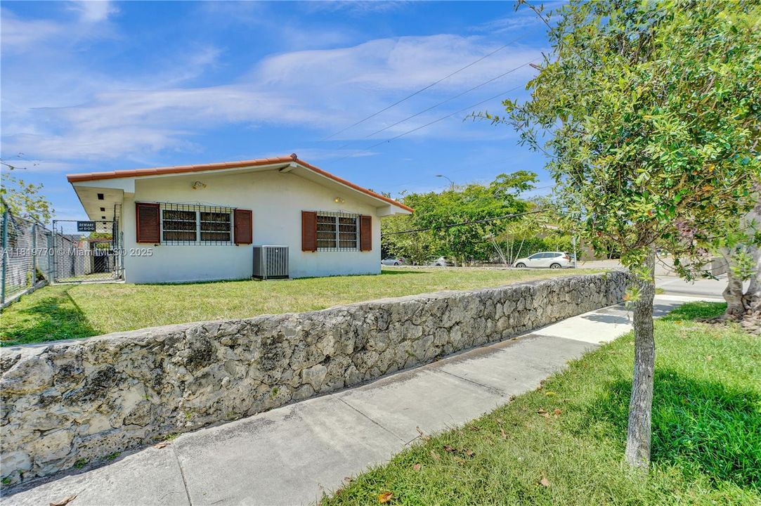 Vendido Recientemente: $649,995 (3 camas, 2 baños, 1413 Pies cuadrados)