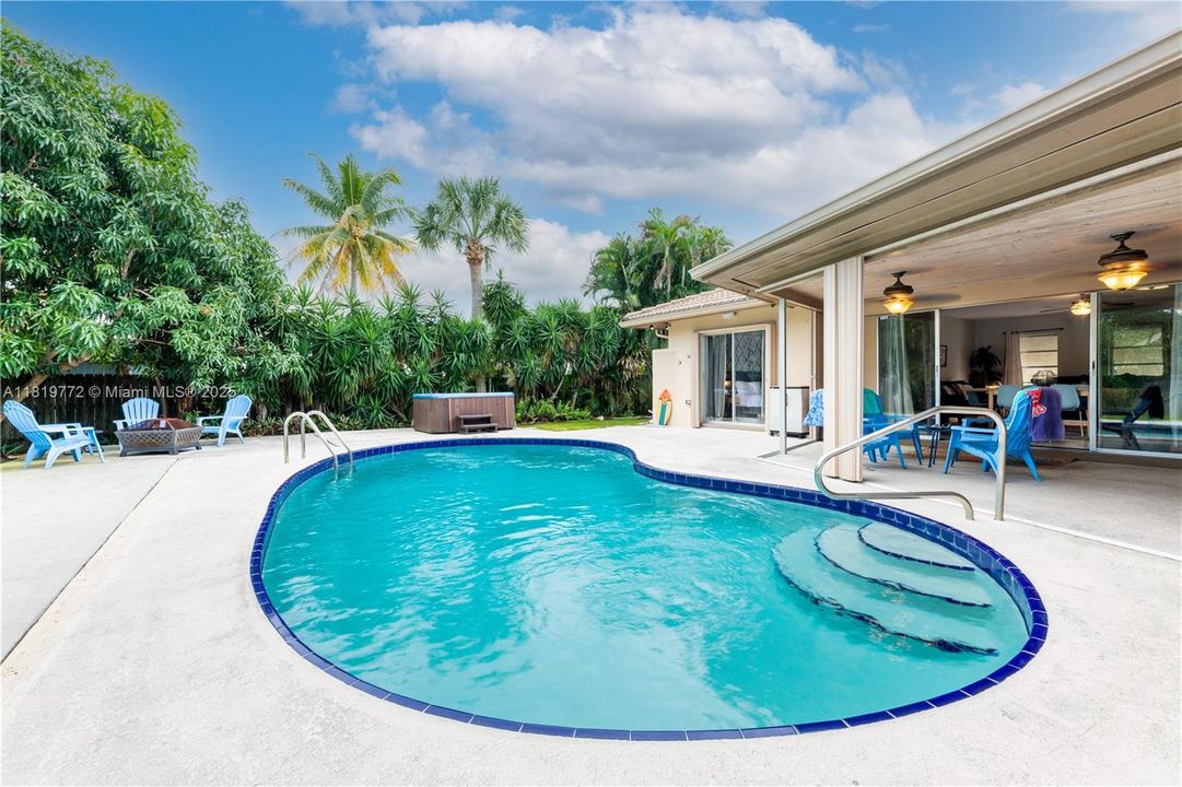 For Rent: $11,500 (3 beds, 3 baths, 1845 Square Feet)