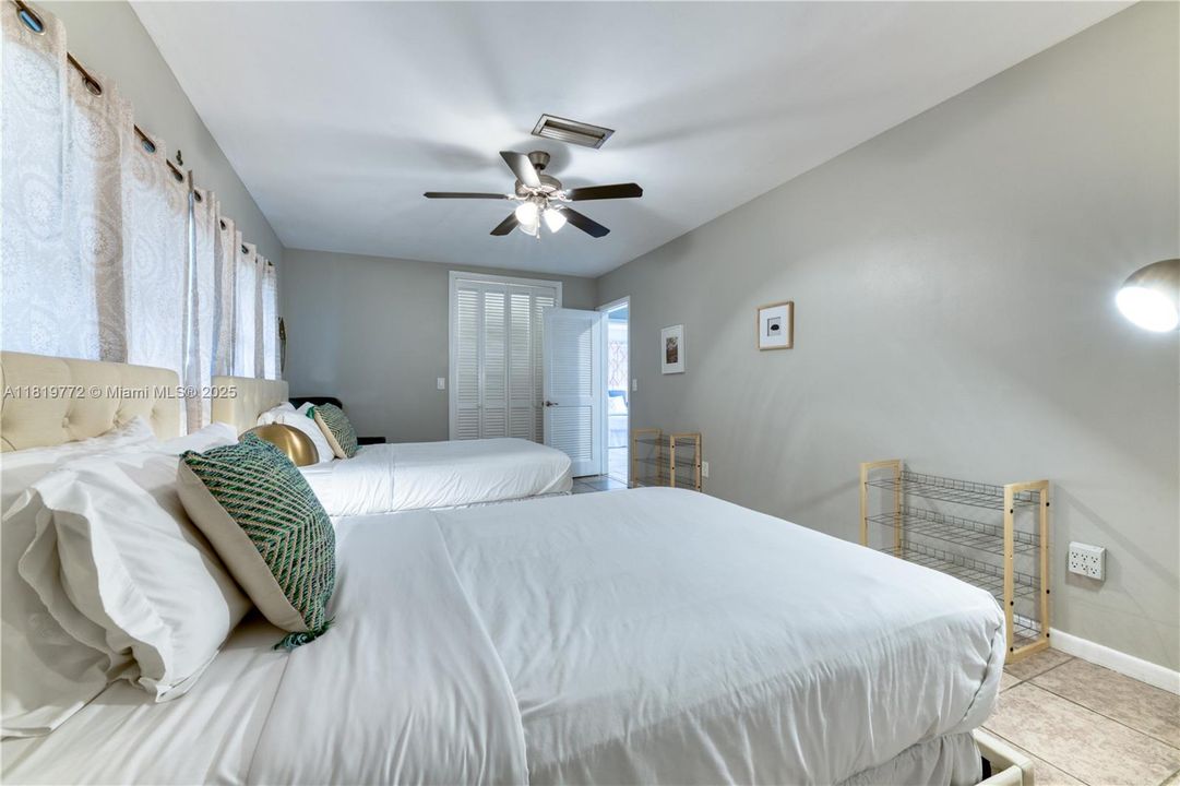 Twin beds in 3rd bedroom.