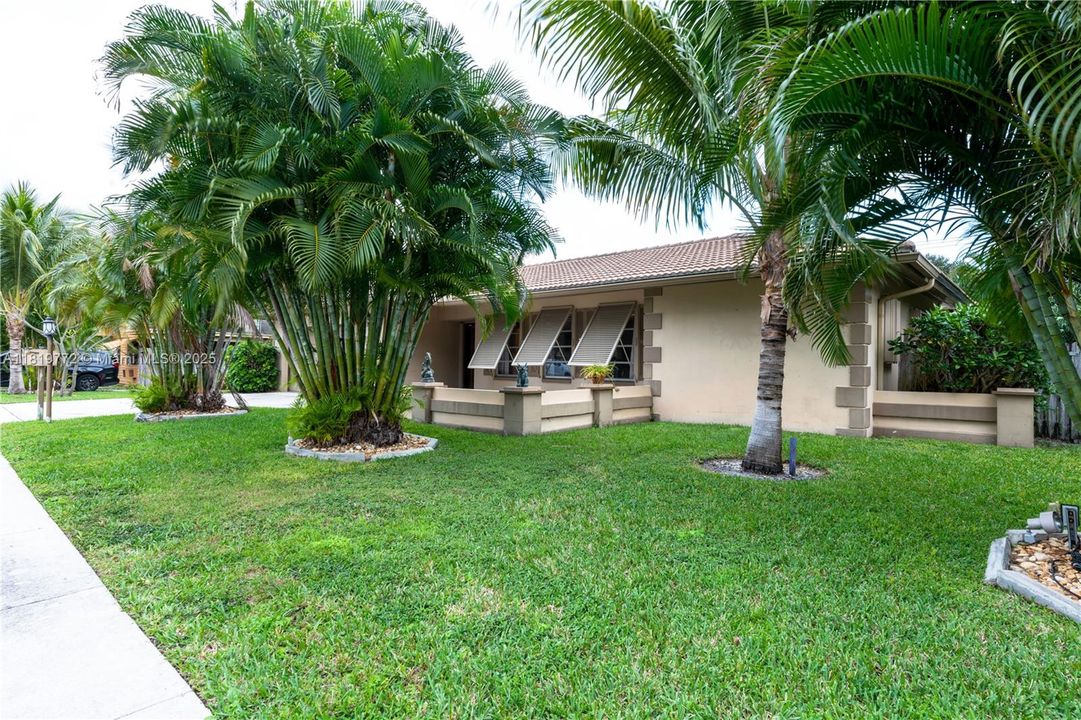 For Rent: $11,500 (3 beds, 3 baths, 1845 Square Feet)