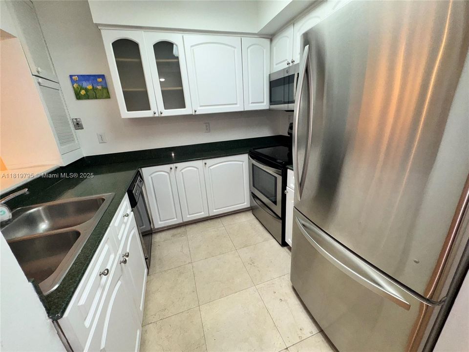 Vendido Recientemente: $415,000 (2 camas, 2 baños, 840 Pies cuadrados)