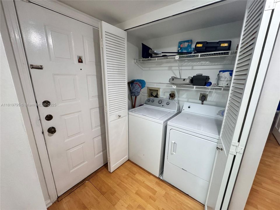 Vendido Recientemente: $415,000 (2 camas, 2 baños, 840 Pies cuadrados)