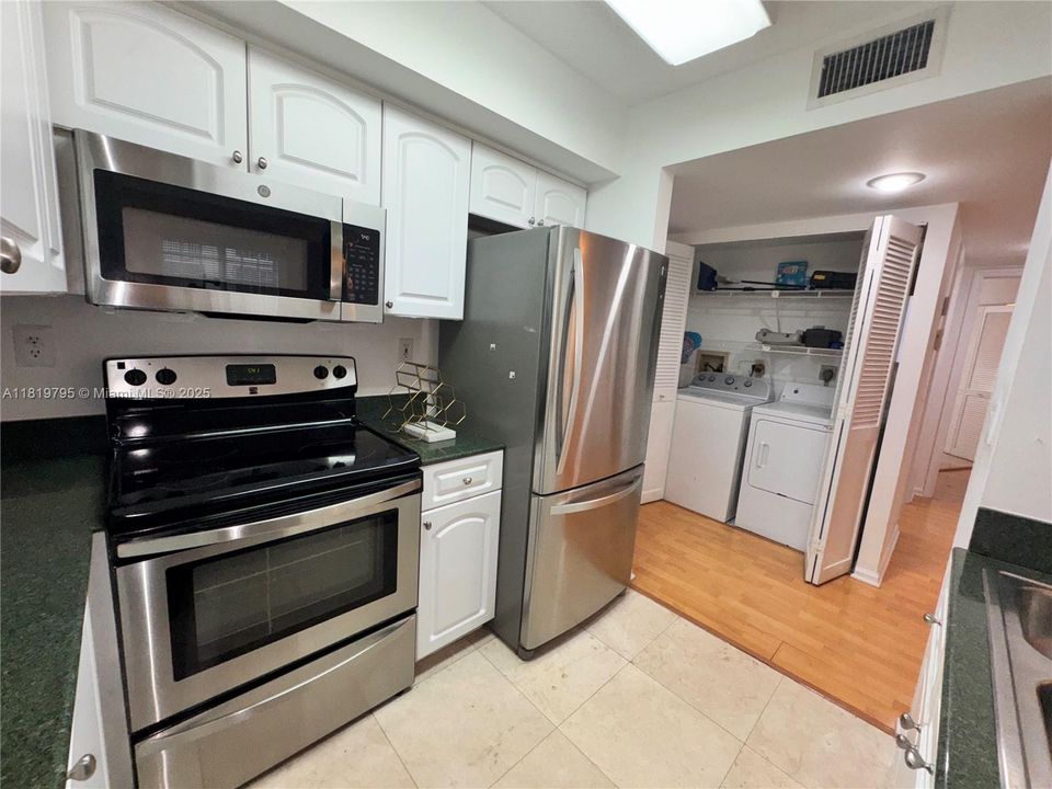 Vendido Recientemente: $415,000 (2 camas, 2 baños, 840 Pies cuadrados)