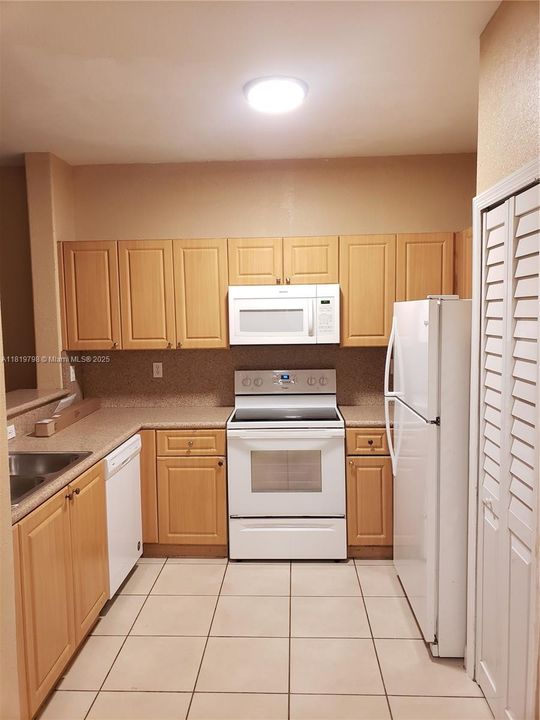 Recently Rented: $2,000 (3 beds, 2 baths, 1166 Square Feet)