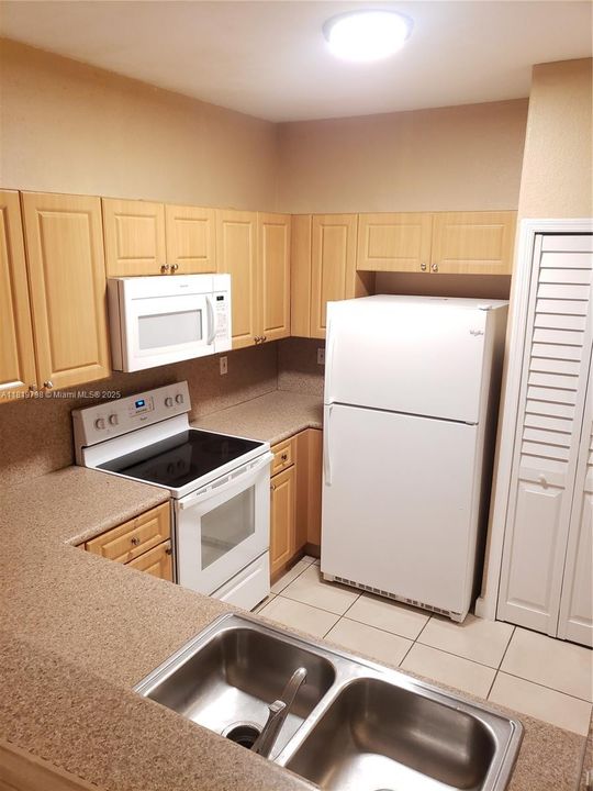 Recently Rented: $2,000 (3 beds, 2 baths, 1166 Square Feet)