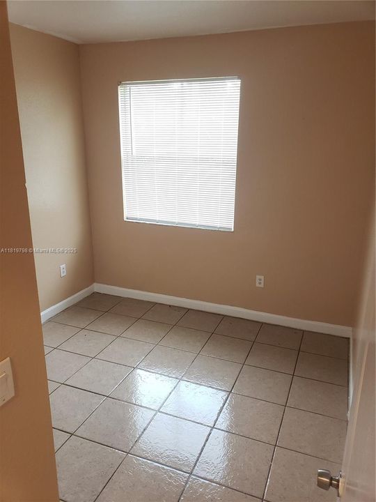 Recently Rented: $2,000 (3 beds, 2 baths, 1166 Square Feet)