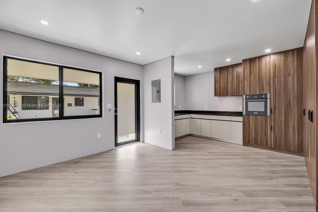 最近租的: $2,100 (1 贝兹, 1 浴室, 0 平方英尺)