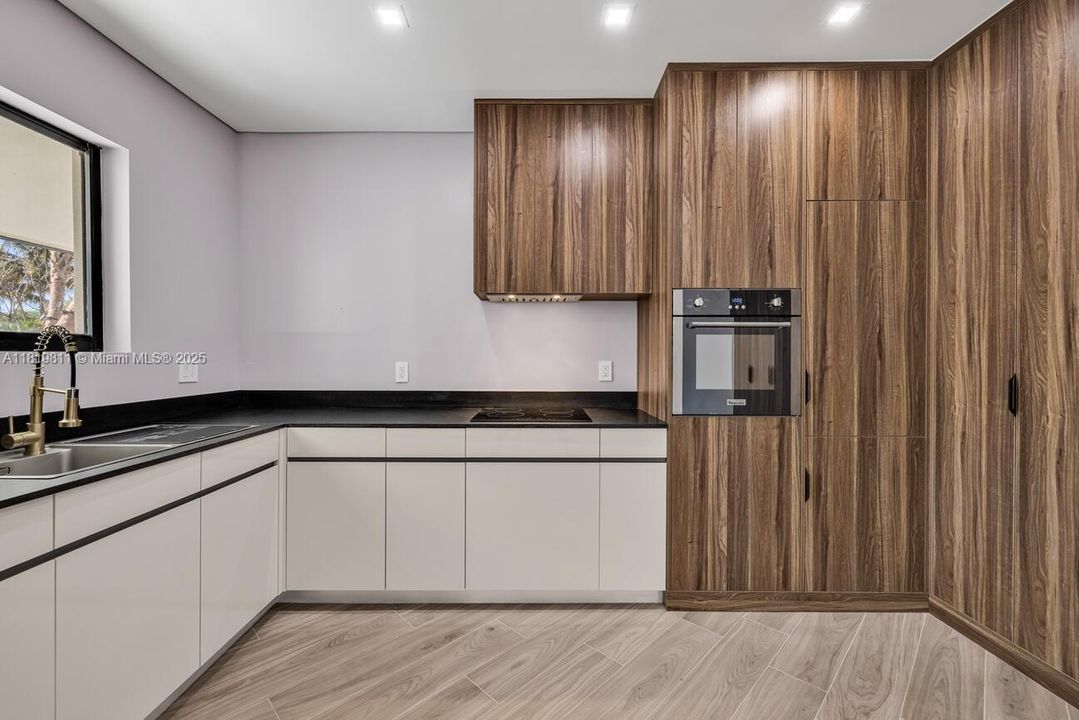 最近租的: $2,100 (1 贝兹, 1 浴室, 0 平方英尺)