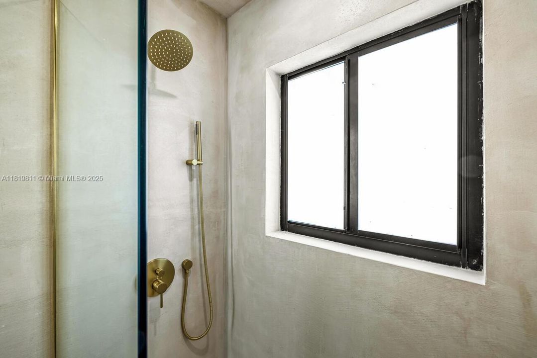 最近租的: $2,100 (1 贝兹, 1 浴室, 0 平方英尺)