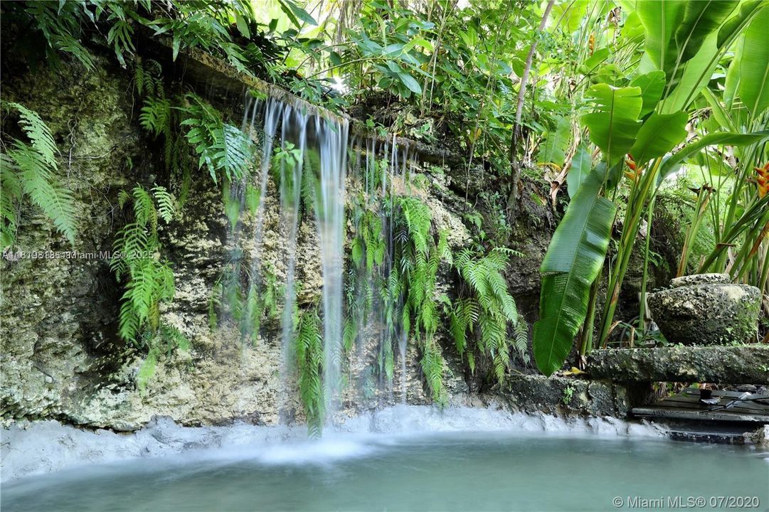 For Rent: $15,000 (6 beds, 5 baths, 4825 Square Feet)