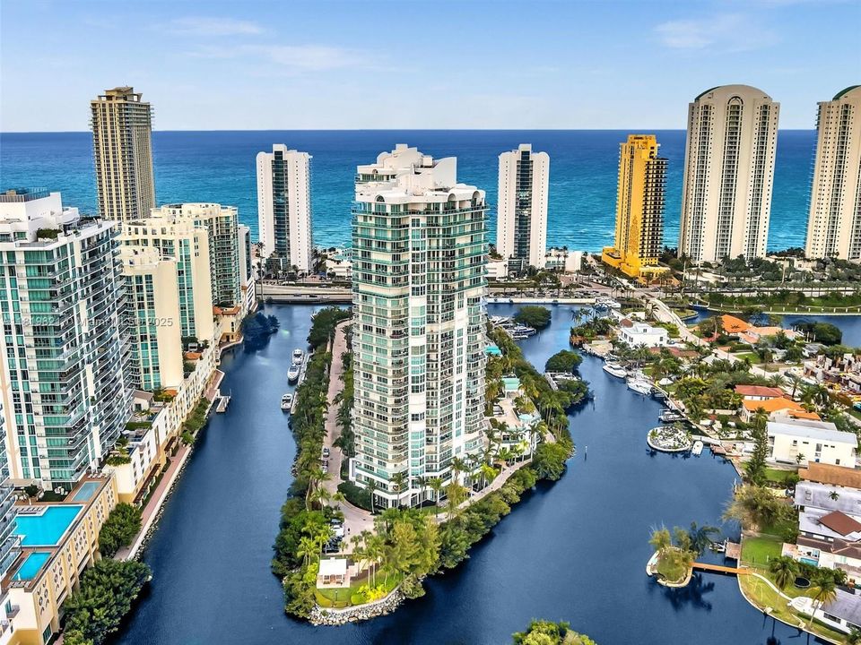 En Venta: $2,389,000 (3 camas, 4 baños, 3774 Pies cuadrados)