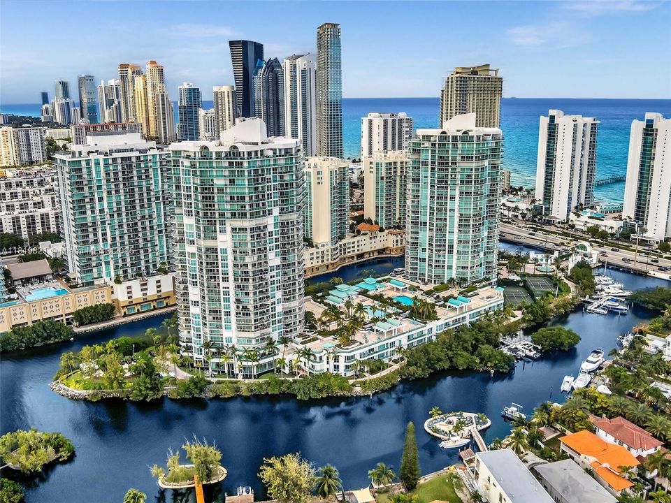 En Venta: $2,389,000 (3 camas, 4 baños, 3774 Pies cuadrados)