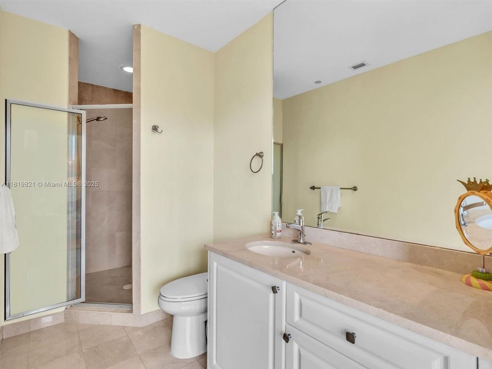 En Venta: $2,389,000 (3 camas, 4 baños, 3774 Pies cuadrados)