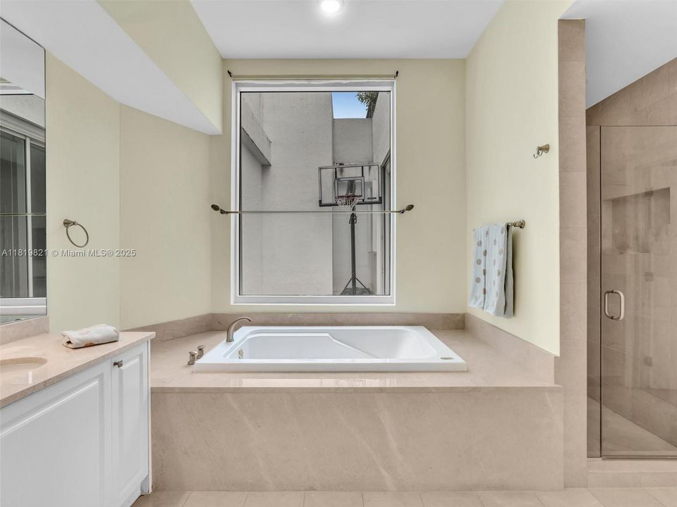 En Venta: $2,389,000 (3 camas, 4 baños, 3774 Pies cuadrados)