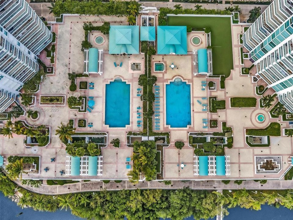 En Venta: $2,389,000 (3 camas, 4 baños, 3774 Pies cuadrados)