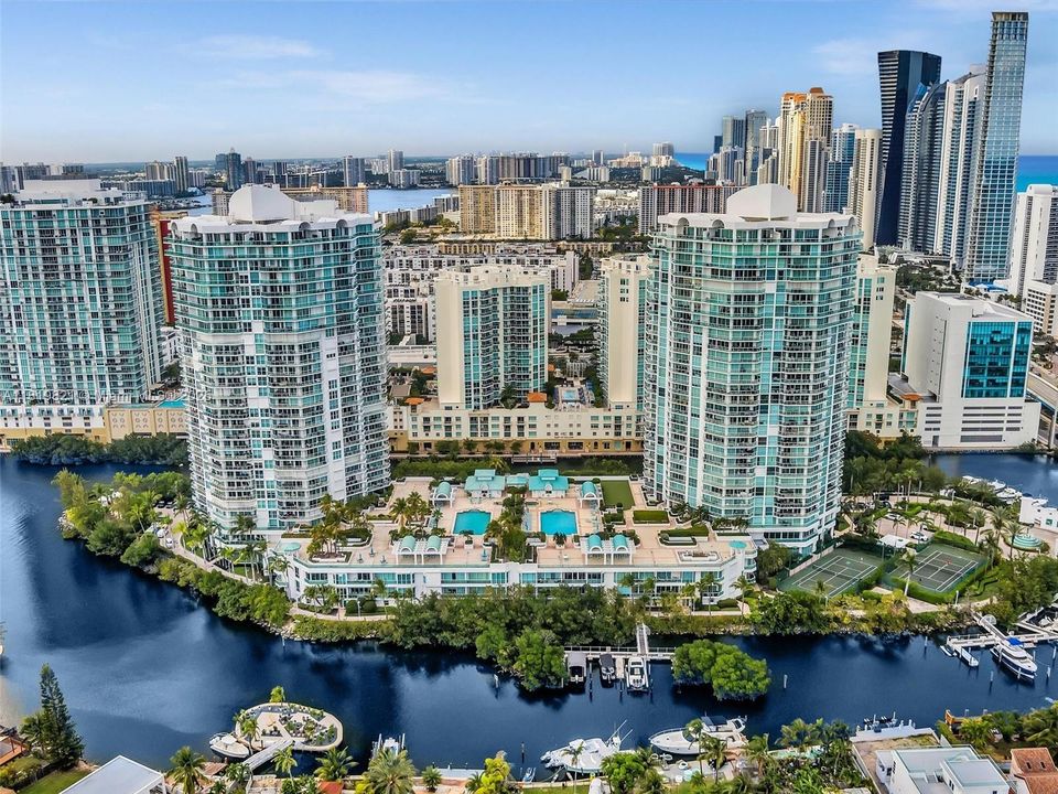 En Venta: $2,389,000 (3 camas, 4 baños, 3774 Pies cuadrados)