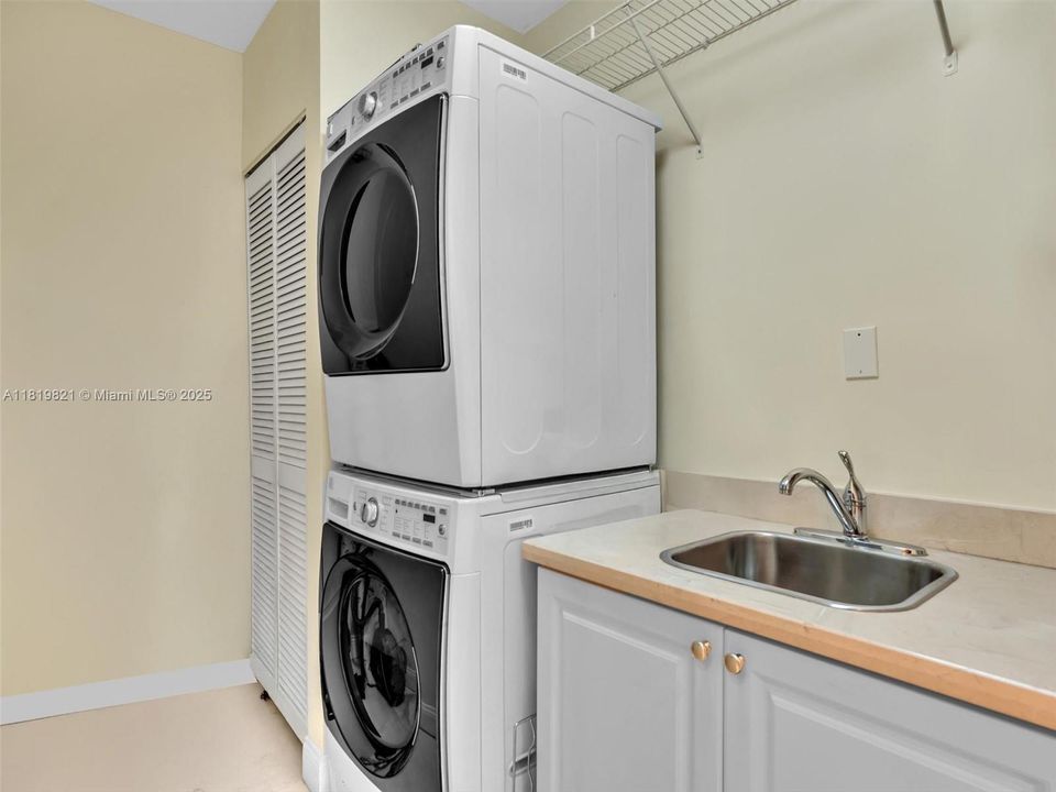 En Venta: $2,389,000 (3 camas, 4 baños, 3774 Pies cuadrados)