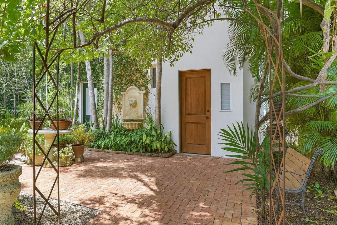 На продажу: $5,995,000 (4 спален, 3 ванн, 5052 Квадратных фут)