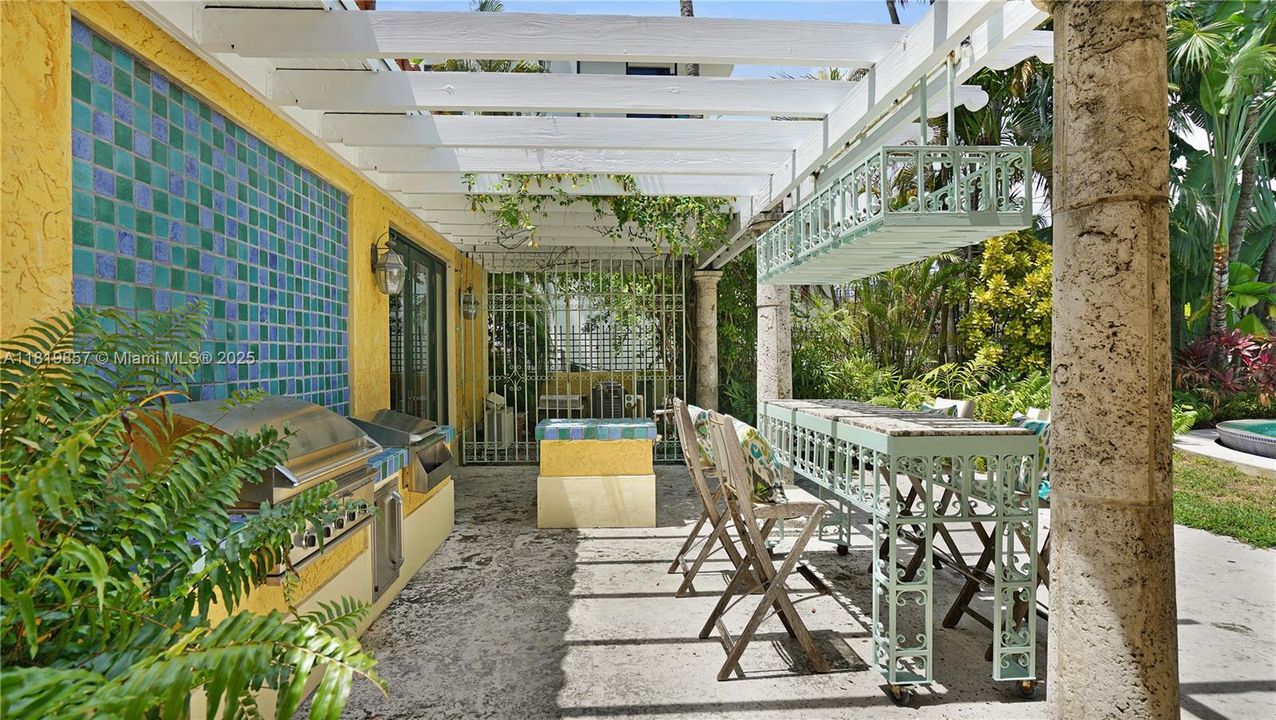 На продажу: $5,995,000 (4 спален, 3 ванн, 5052 Квадратных фут)