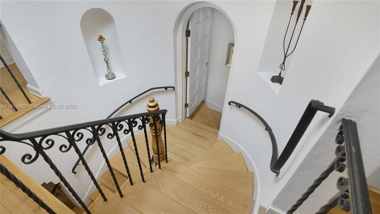 На продажу: $5,995,000 (4 спален, 3 ванн, 5052 Квадратных фут)